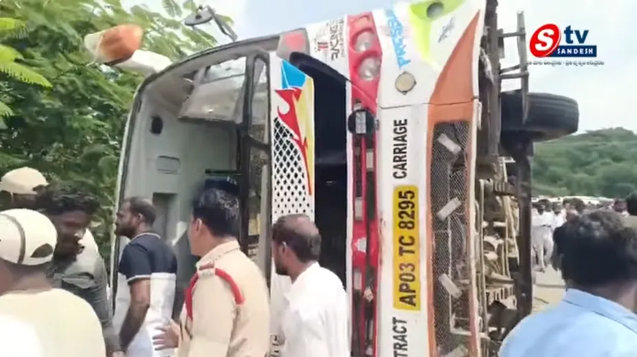 వికారాబాద్‌లో ఘోర రోడ్డు ప్రమాదం.. అంత్యక్రియలకు వెళ్తూ నలుగురు మహిళలు మృతి!